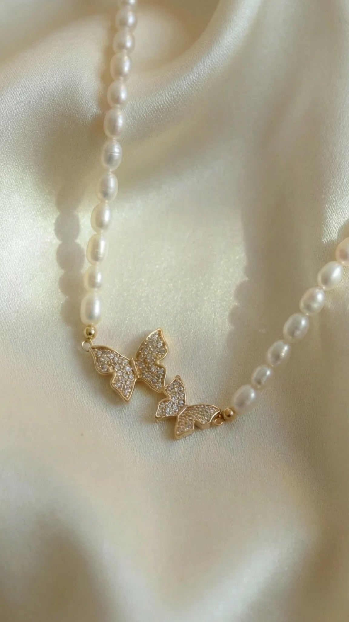 Fluttering Pearl Necklace