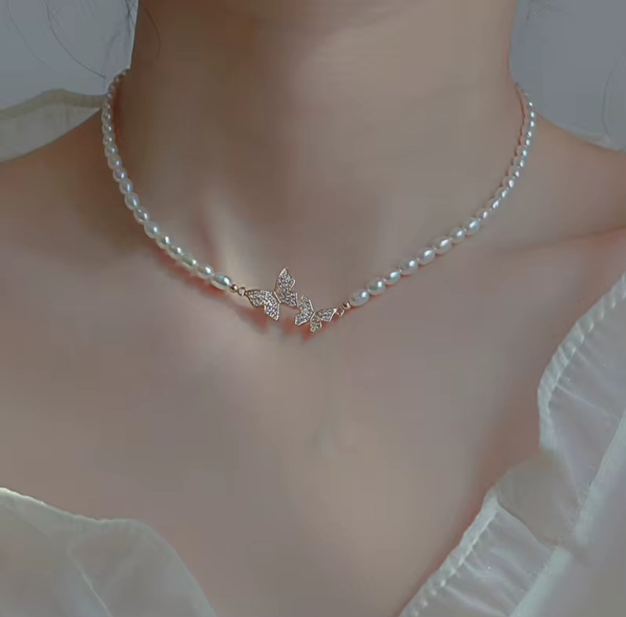 Fluttering Pearl Necklace
